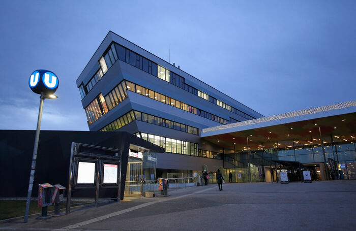 Bild mit Gebäude der Therme Wien / Haupteingang