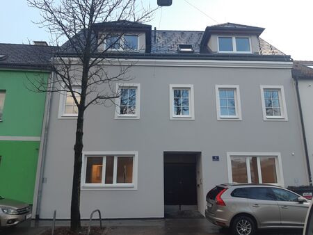 Außenansicht des Gebäudes (Frontalansicht, Straßenseite)