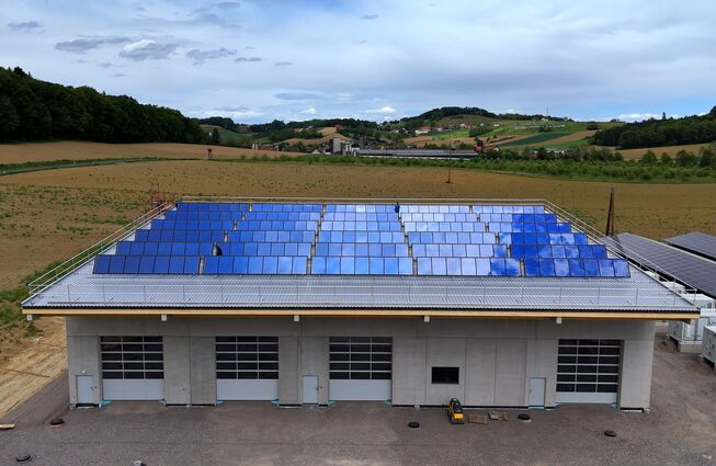 Solarthermieanlage auf der neu errichteten Werkstatthalle der Gsellmann Immo GmbH