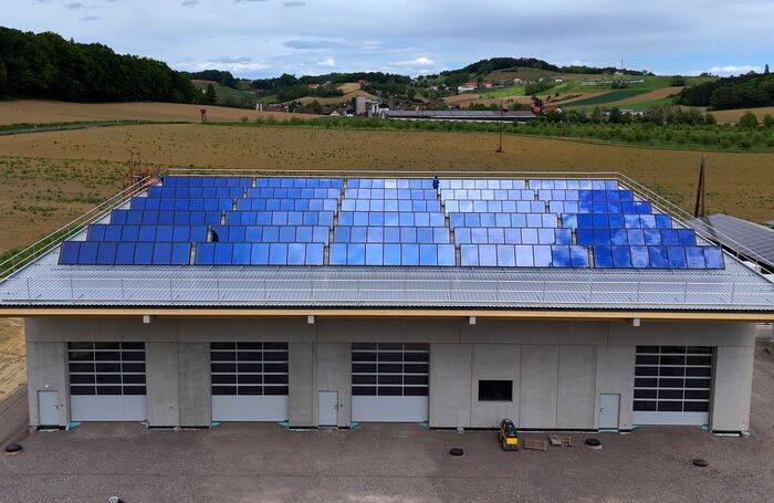 Solarthermieanlage auf der neu errichteten Werkstatthalle der Gsellmann Immo GmbH