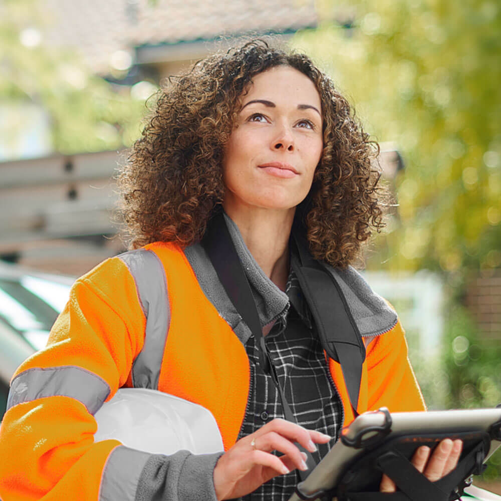 Graphik zeigt eine Frau in Arbeitskleidung mit Link zum Bereich Förderung Betriebe